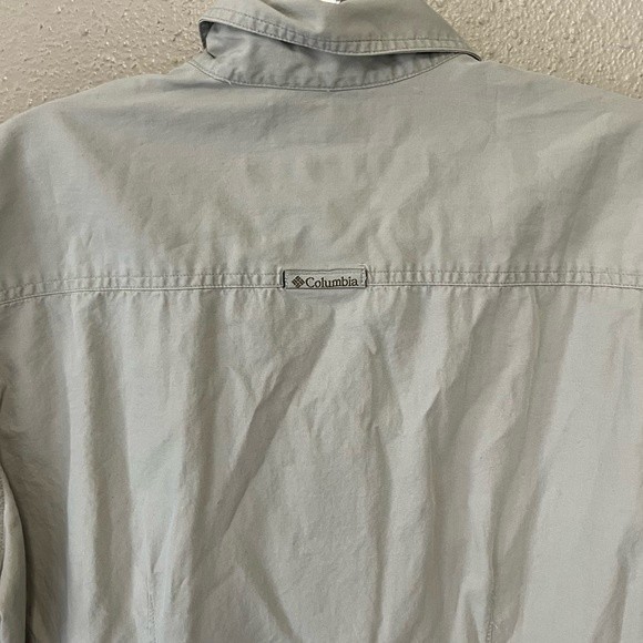 Columbia beige button down shirt with roll tab sleeves GUC size small - Picture 6 of 8